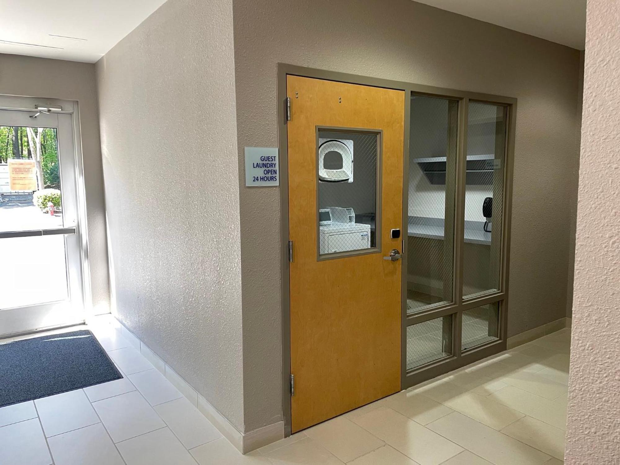 Holiday Inn Express Hotel Raleigh Southwest By Ihg Luaran gambar