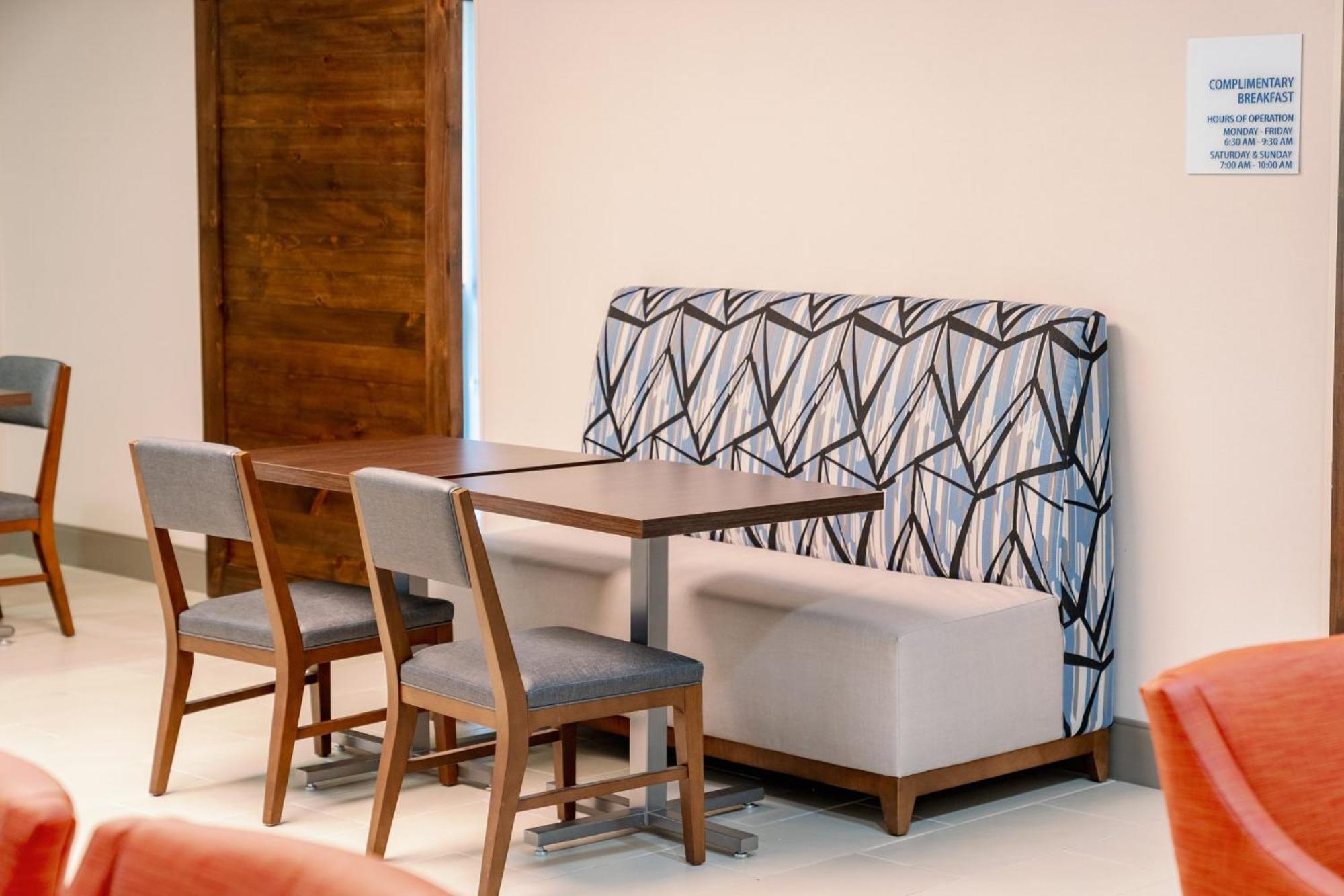 Holiday Inn Express Hotel Raleigh Southwest By Ihg Luaran gambar